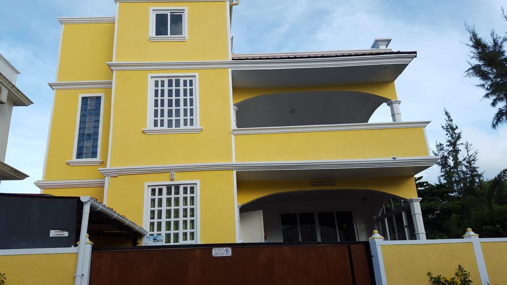 Chez Johnny - Blue Bay Exterior photo
